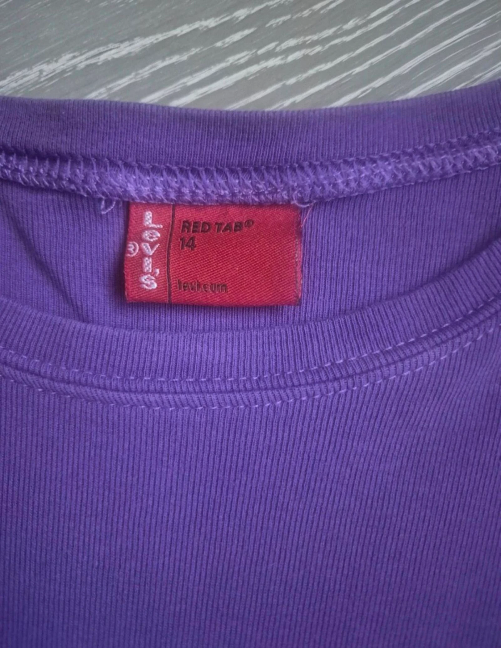 Camiseta roxa manga larga. Levis. Tamanho 14 anos – photo 3